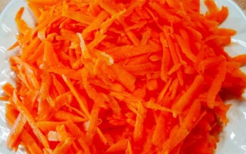 Zucchini, Carrot and Tomato Salad step 2
