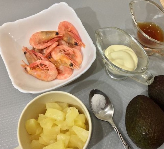 Avocado with Pineapple and Shrimp step 1