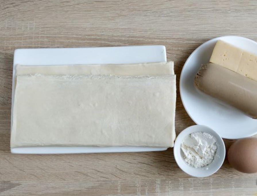 Snack Puffs with Liver Pâté and Cheese step 1