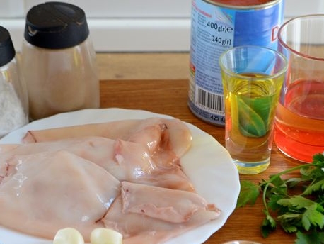 Squid in Spicy Tomato Sauce step 1