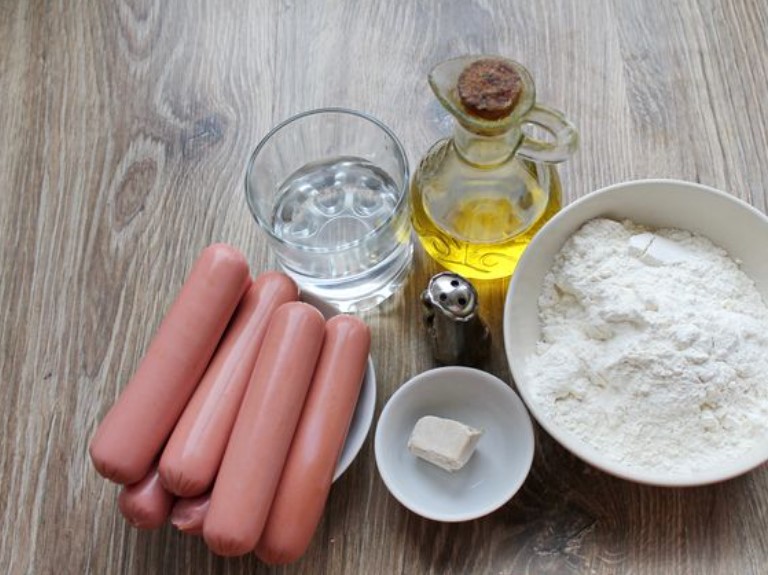 Spiral Sausages in Yeast Dough, on Skewersh, on Skewers step 1