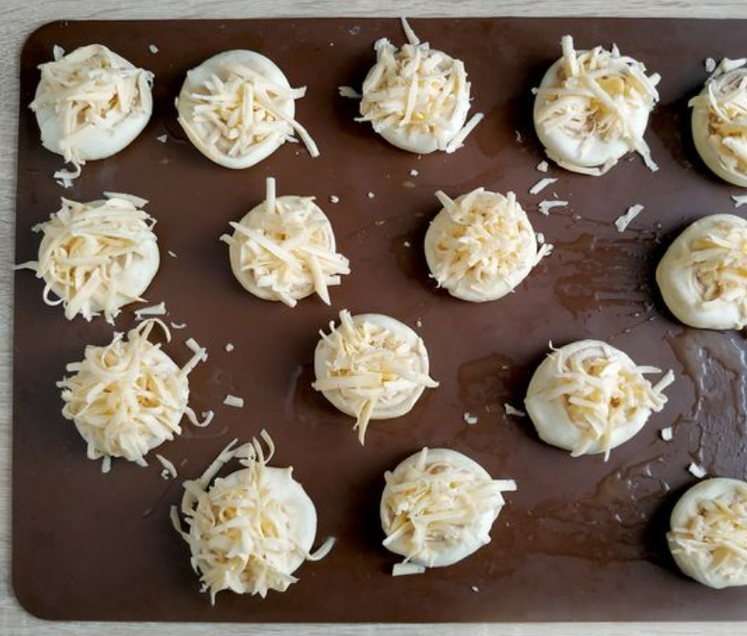 Snack Puffs with Liver Pâté and Cheese step 12