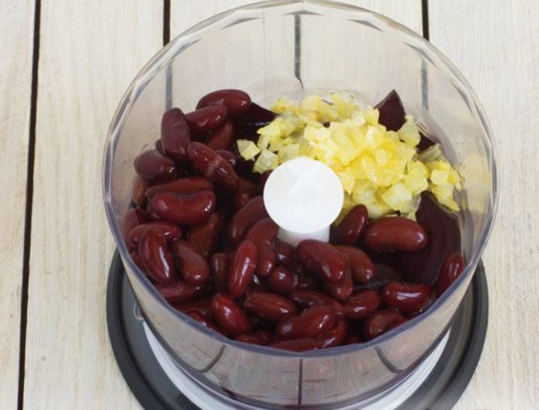 Beetroot Pate with Canned Beans step 7
