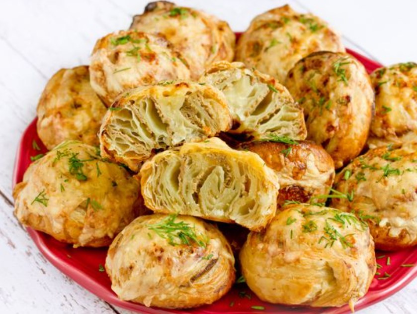 Snack Puffs with Liver Pâté and Cheese