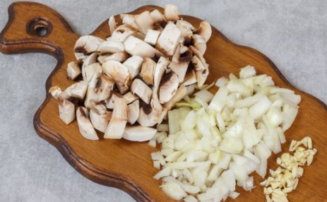 Mushroom Pate with Nuts step 1