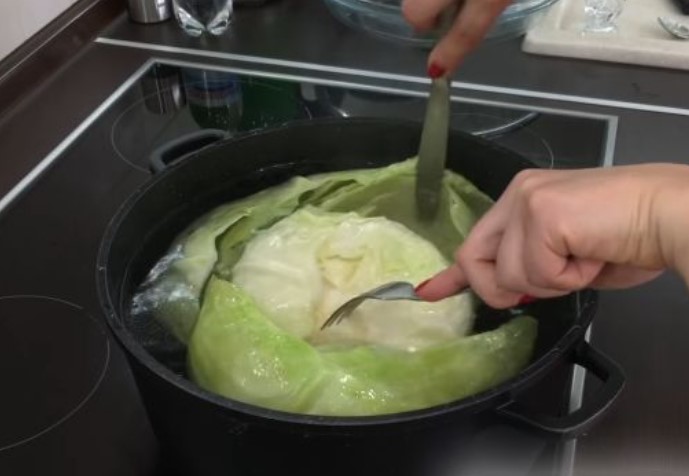 Korean Style Pickled Cabbage Rolls with Carrots step 4