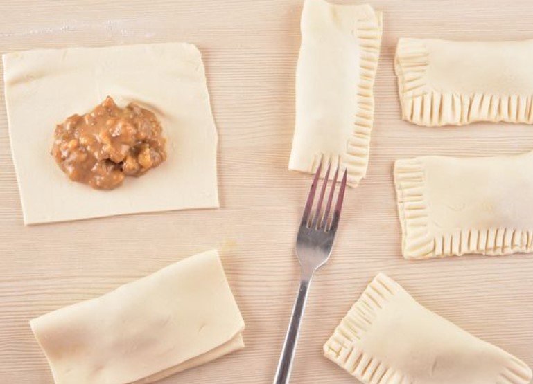 Puffs with Boiled Condensed Milk and Walnuts step 8