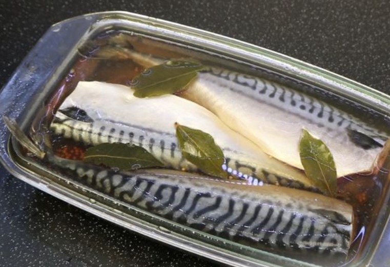 Lightly Salted Spicy Salted Mackerel step 7