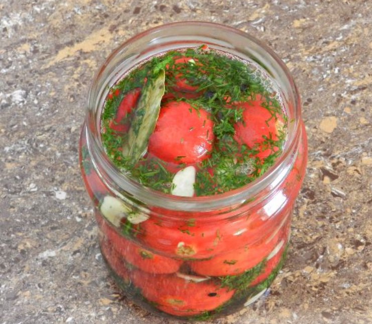 Pour warm marinade into the jar to the very top