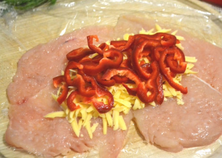 Chicken Roll with Cheese and Pepper (in the Oven) step 4