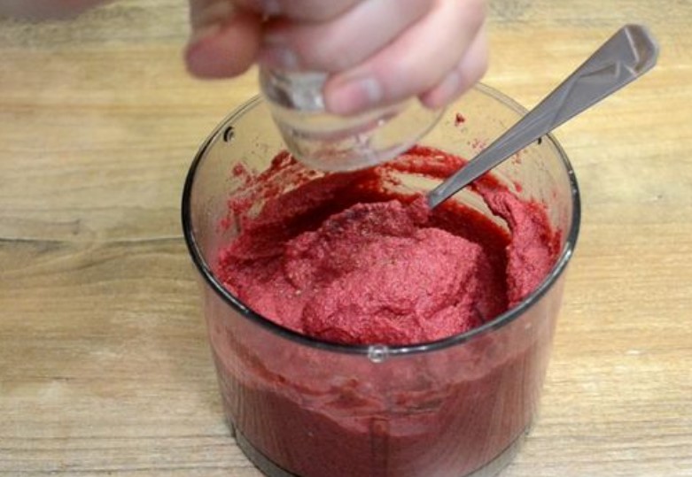 Beetroot, Boiled Egg and Cheese Pate step 4