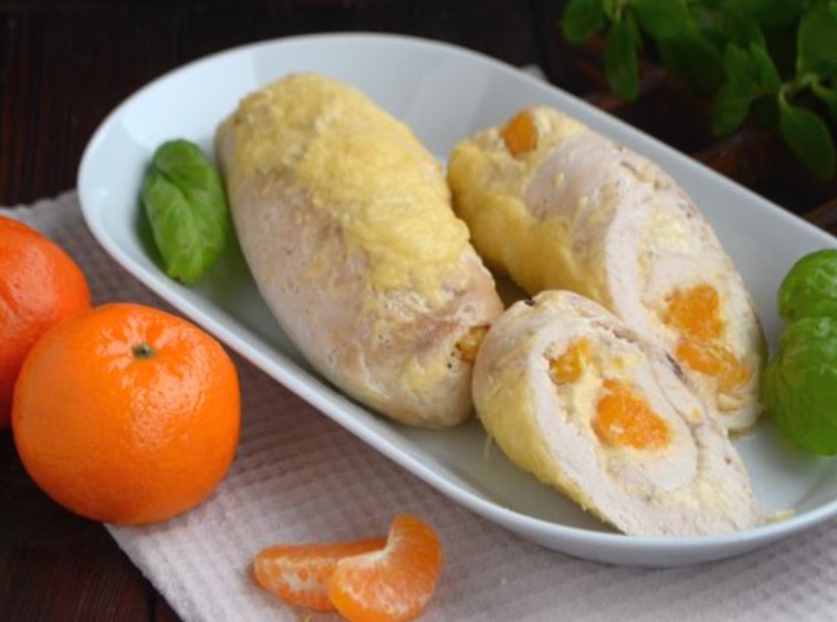 Chicken Rolls with Tangerines and Cheese