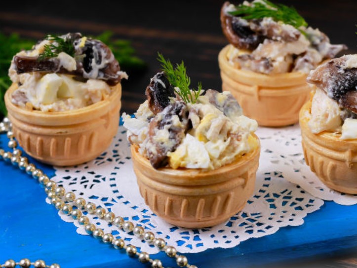 Chicken and Mushroom Salad (in Tartlets)