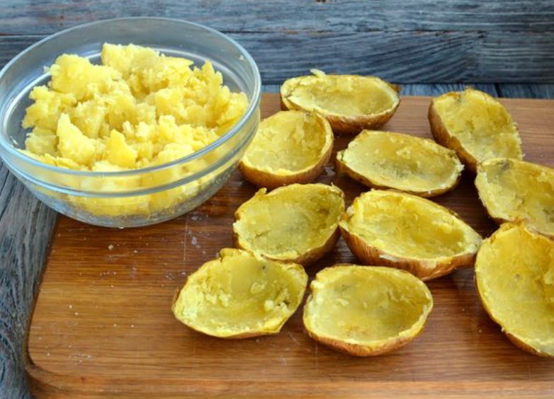Potatoes Stuffed with Cheese, Sour Cream and Bacon step 7