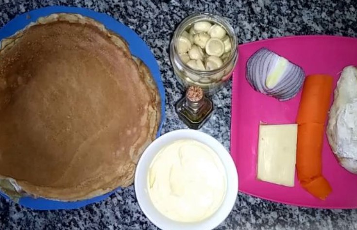 Snack Pancake Cake with Chicken and Mushrooms step 1