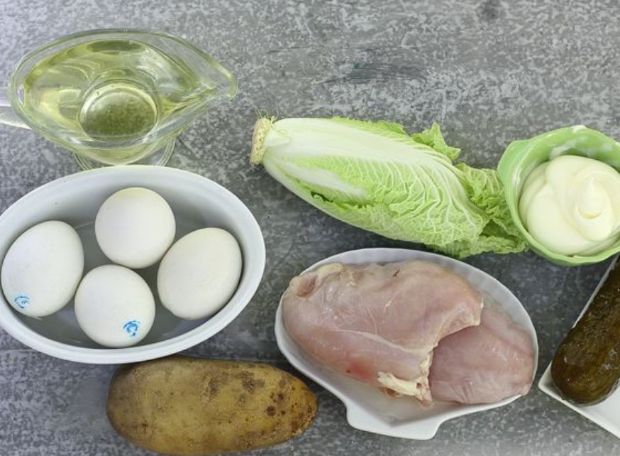 Salad with Chicken, Potatoes, Chinese Cabbage and Pickles step 1