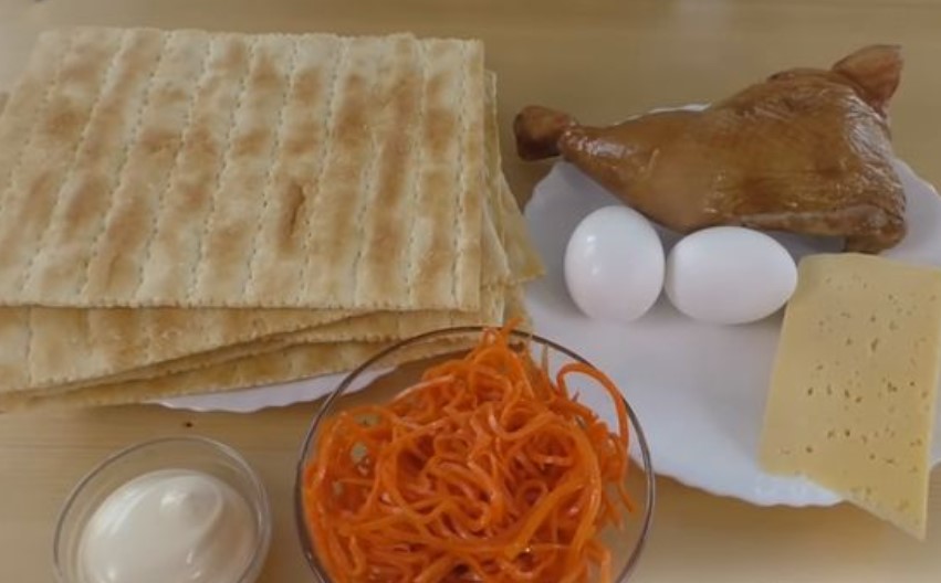 “Napoleon” Snack Cake with Chicken and Carrots in Korean step 1