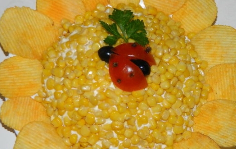 “Sunflower” Salad with Corn and Mushrooms