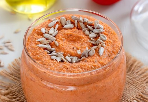 Tomato and sunflower seed pate