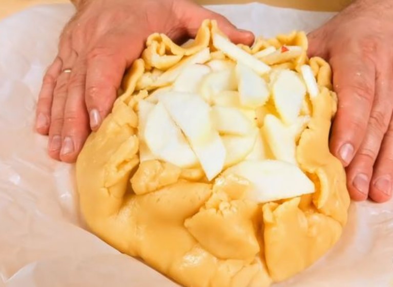 Sand Pie with Apples, Pears and Raisins step 11