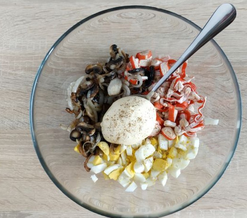Salad with Fried Crab Sticks, Mushrooms and Eggs step 11