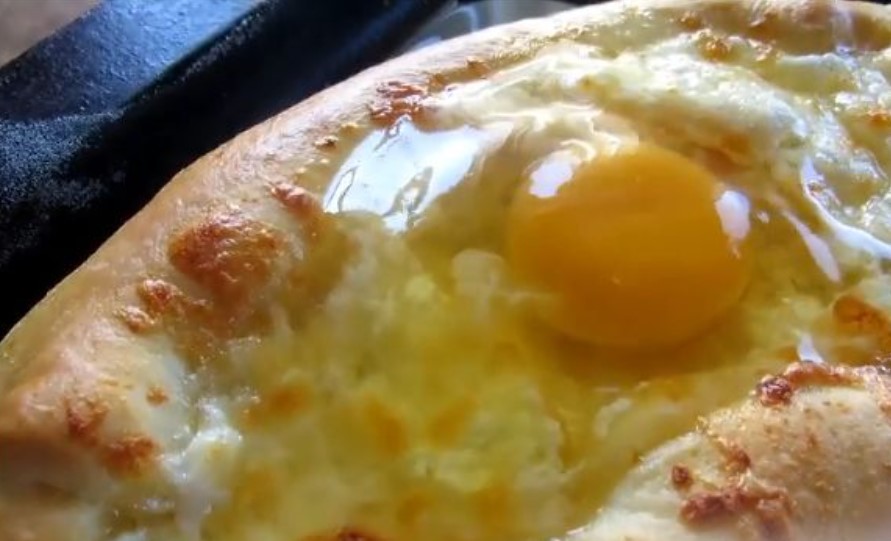 Adjarian Khachapuri step 18