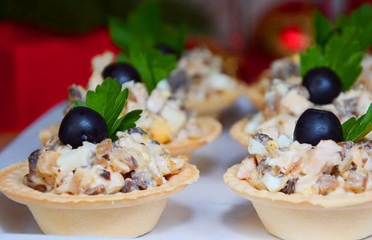Festive Chicken and Mushroom Tartlets