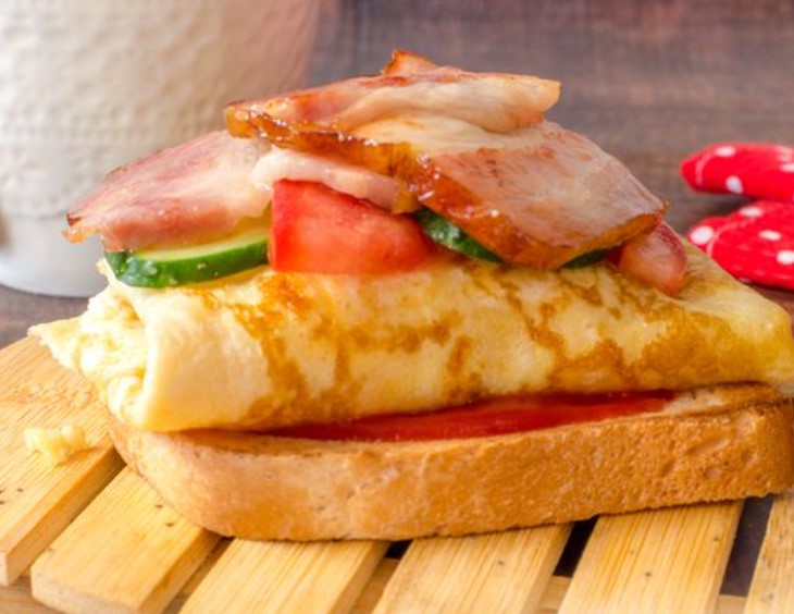 Sandwich with Omelette, Vegetables and Smoked Brisket