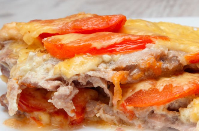 Meat Baked with Tomatoes and Cheese