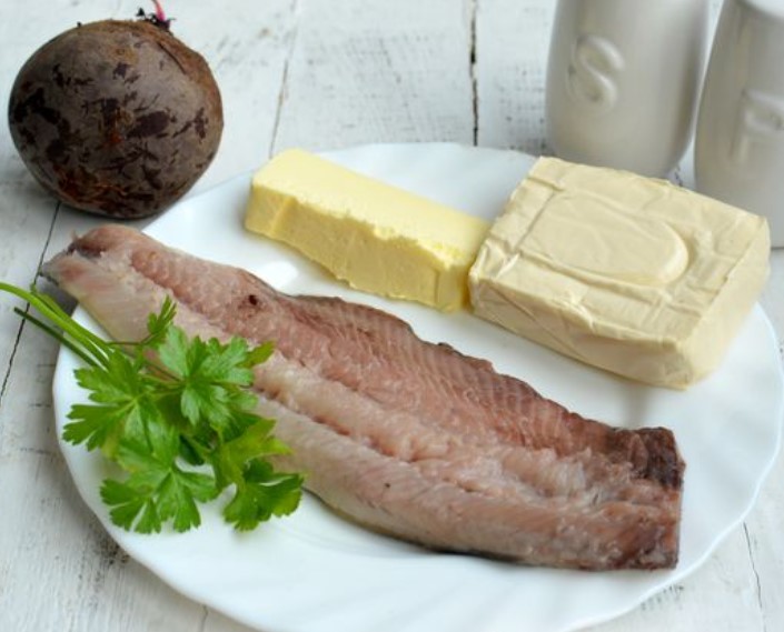 Herring Spread with Beetroot and Cream Cheese step 1