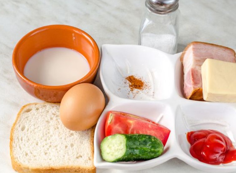 Sandwich with Omelette, Vegetables and Smoked Brisket step 1