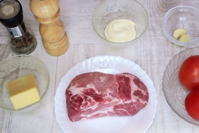 Meat Baked with Tomatoes and Cheese step 1