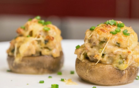 Stuffed Champignons with Minced Meat and Cheese