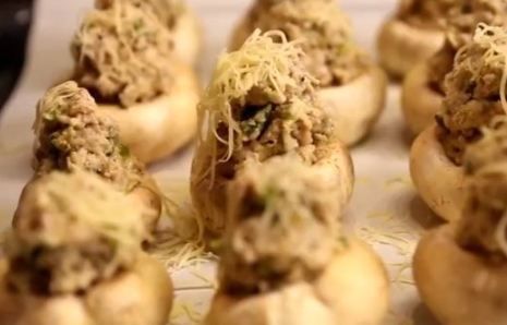 Stuffed Champignons with Minced Meat and Cheese step 6