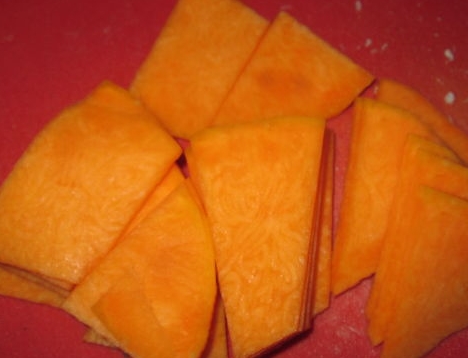 Pumpkin in Sweet and Sour Sauce (Agrodolce) step 1