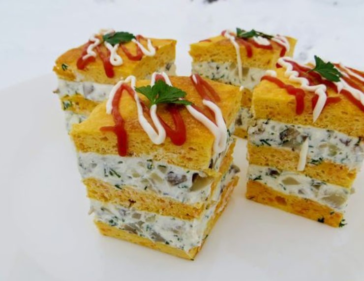 Snack Cakes with Mushrooms, Cottage Cheese and Feta Cheese