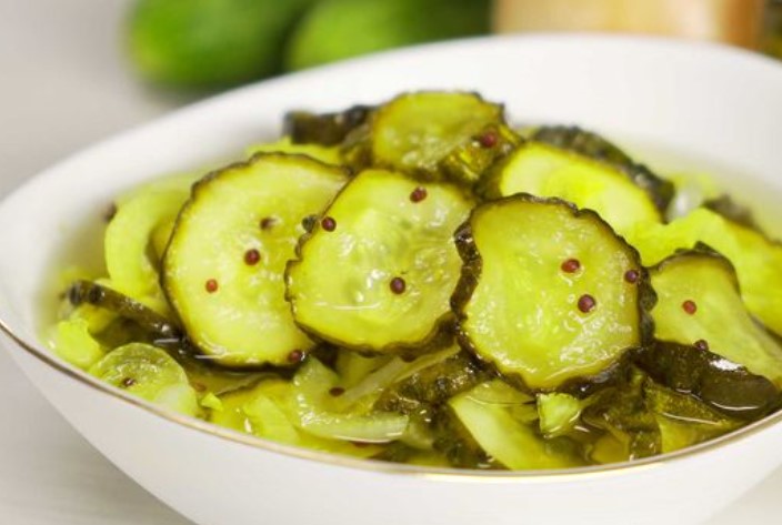 Sweet and Sour Pickled Cucumbers in the Microwave