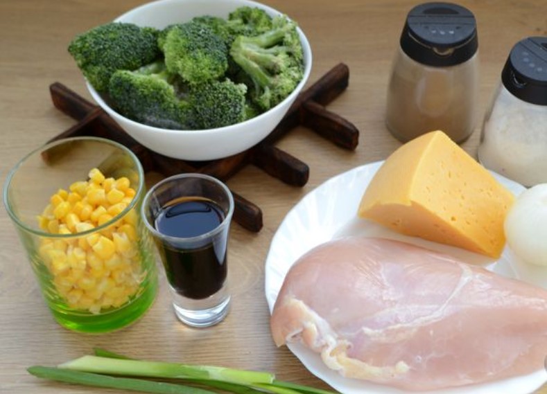 Chicken Fillet Pizza with Broccoli, Corn and Cheese step 1