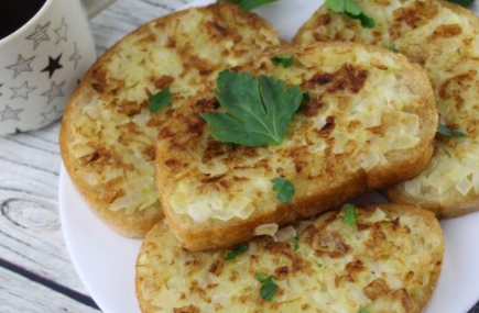Hot Sandwiches with Onions and Eggs (in a Pan)