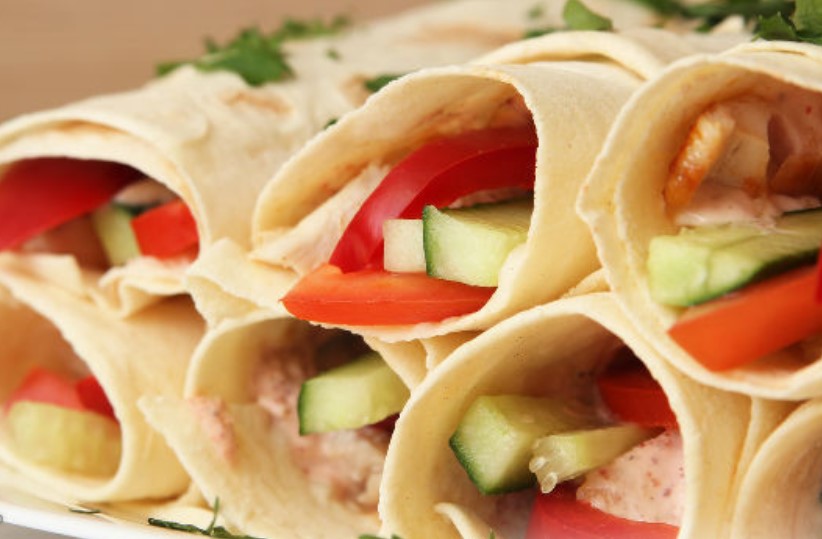 Healthy Pita Bread with Chicken and Vegetables