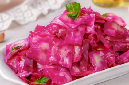 Pickled Cabbage “Pelustka” with Beets and Garlic