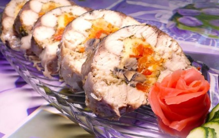 Mackerel Roll with Vegetables, Mushrooms and Cheese