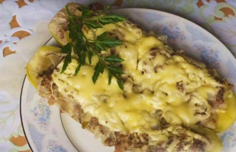Zucchini Baked with Minced Meat and Cheese