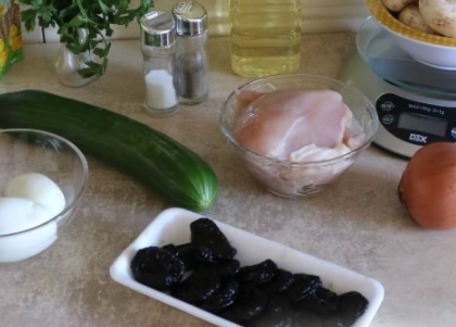 Layered Salad “White Birch” with Chicken and Prunes step 1