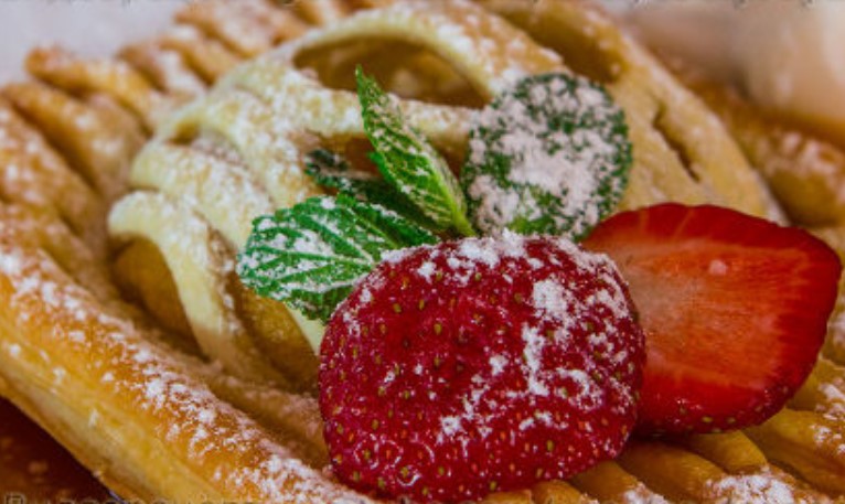 Puff Pastry Apple Dessert