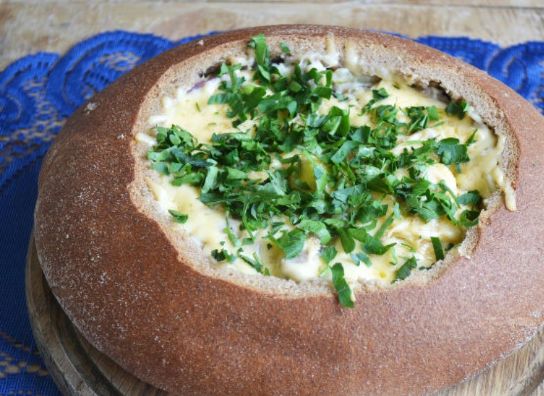 Julienne with Pork, in Bread