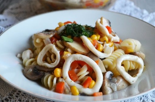 Squid Stewed with Mushrooms and Canned Corn