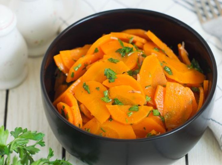 Spicy Carrot Appetizer Marinated with Lemon Juice, Olive Oil and Spices