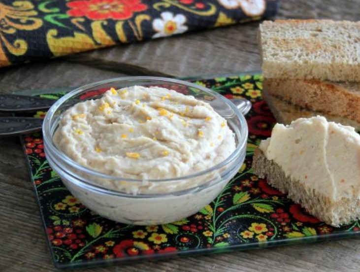 Bean Pate with Almonds