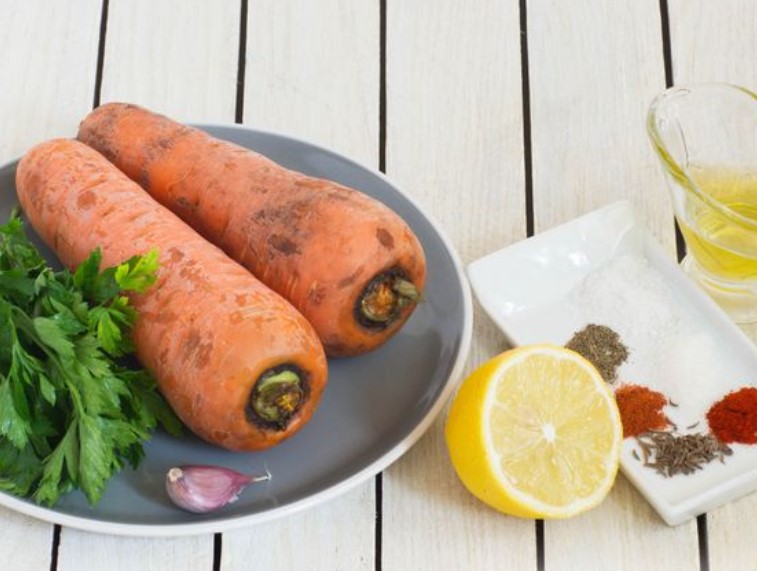 Spicy Carrot Appetizer Marinated with Lemon Juice, Olive Oil and Spices step 1